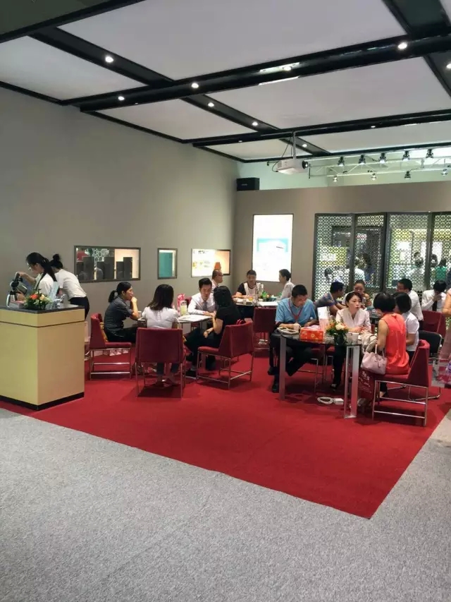 雅致的加盟洽谈区