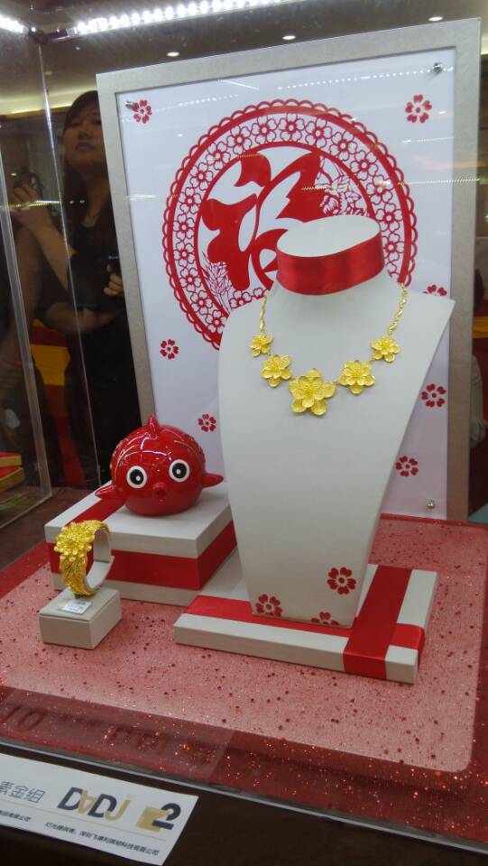 湖南长沙友谊商店吉盟珠宝专柜陈列作品：年韵